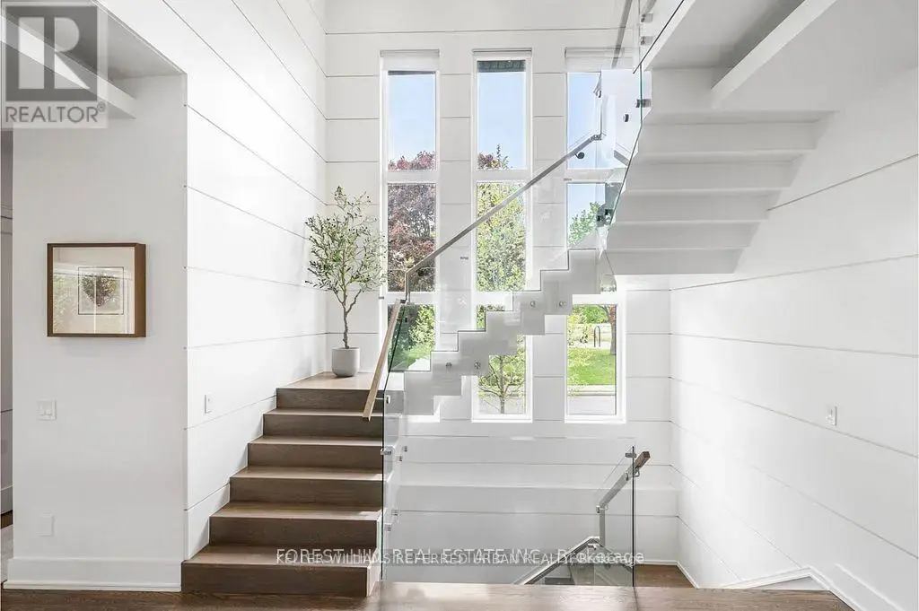 416 Patricia Avenue, Toronto (Newtonbrook West)