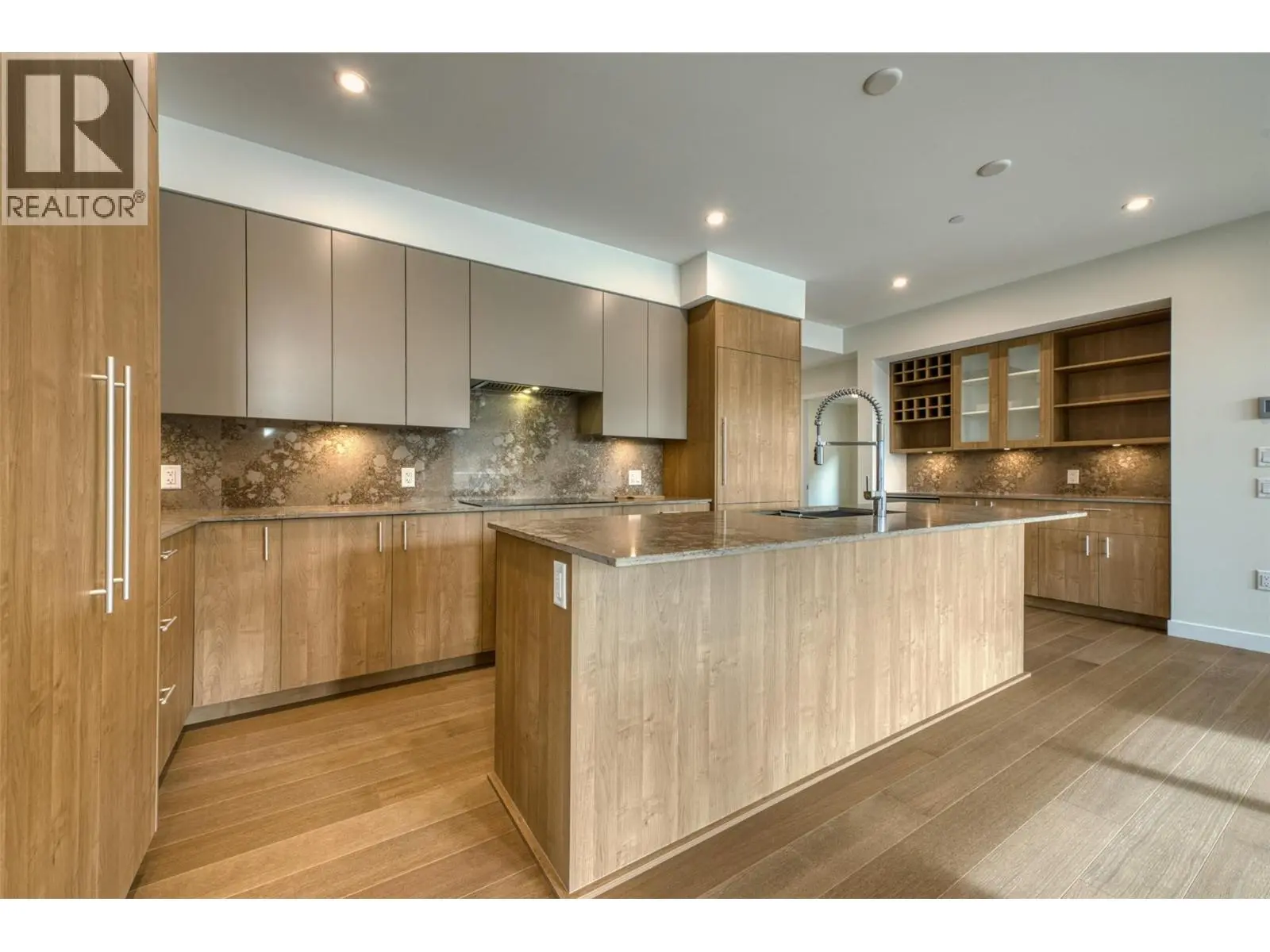 9652 Benchland Drive Unit# 205. Lake Country, British Columbia