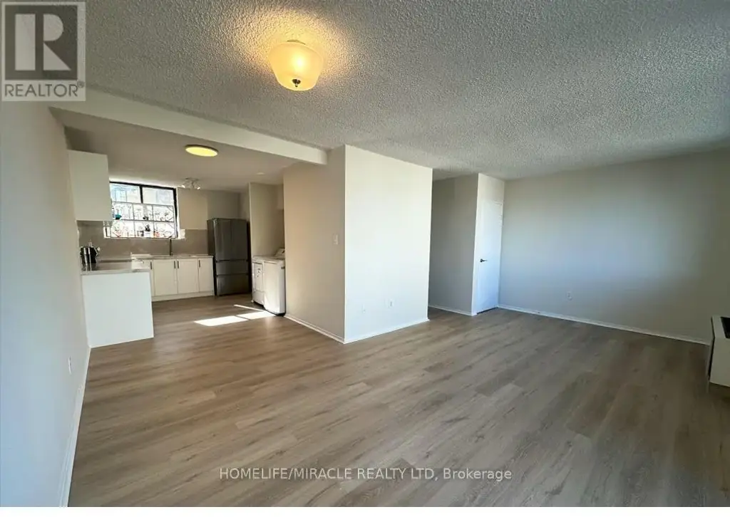 303 - 665 Kennedy Road, Toronto (Kennedy Park)