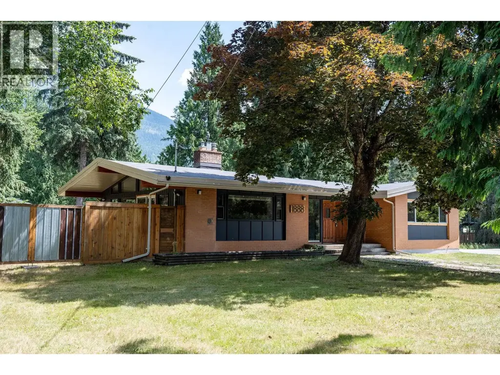 1888 Airport Way, Revelstoke