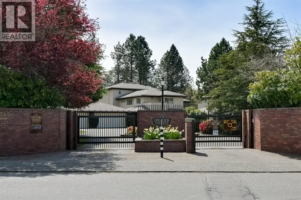 104 2345 Cedar Hill Cross Rd, Oak Bay