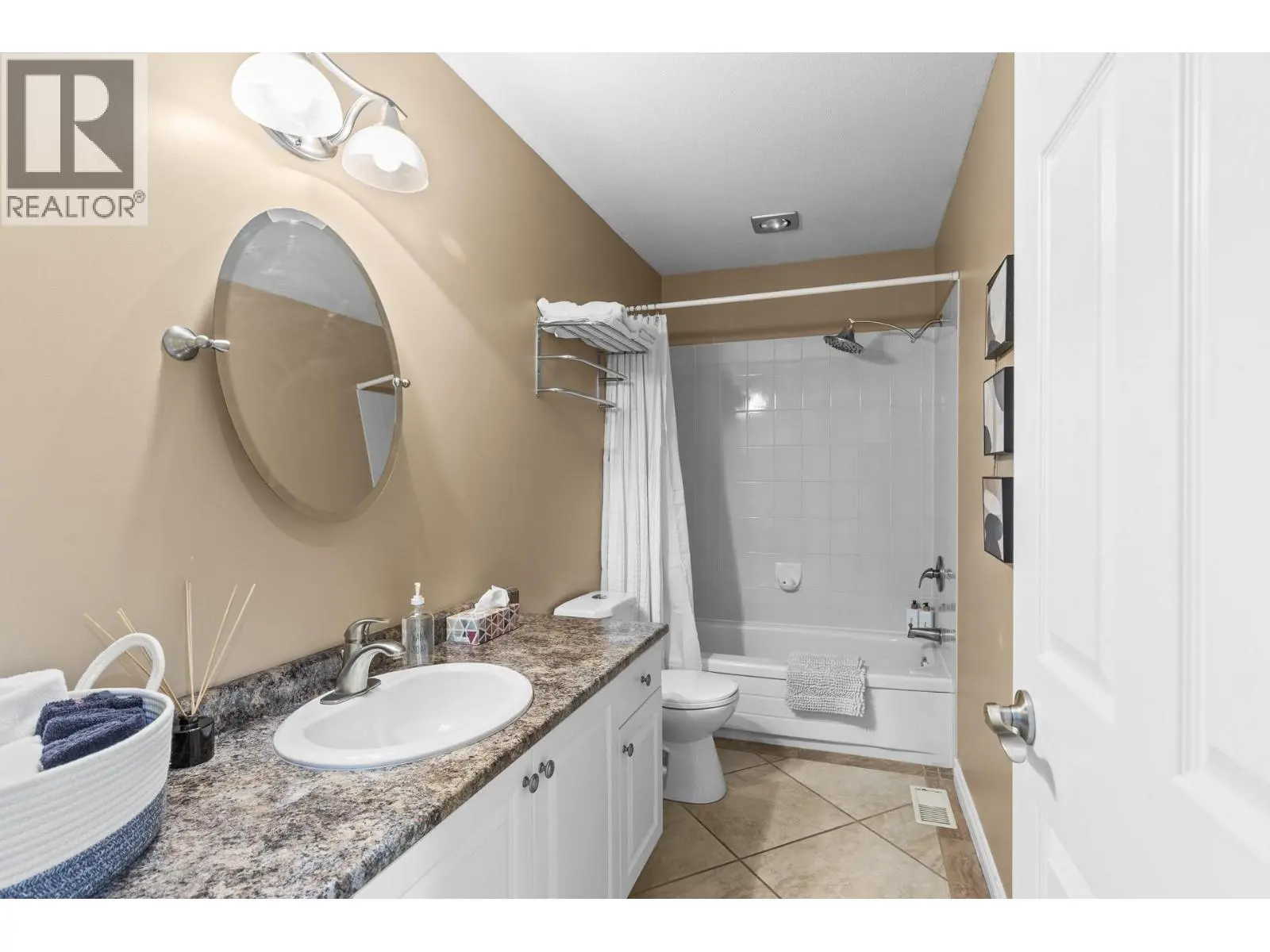 11523 Pretty Road. Lake Country, British Columbia