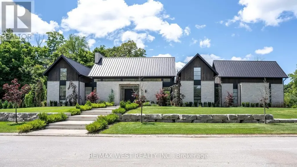3819 Deer Trail, London South (South V)