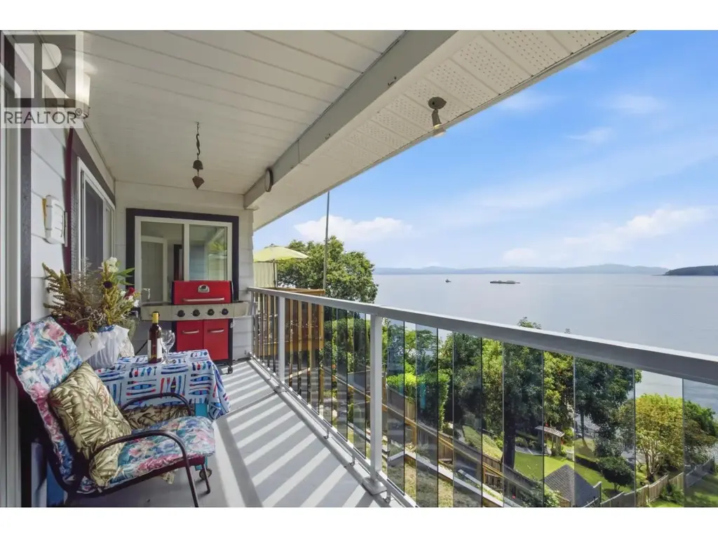 5223 Sunshine Coast Highway, Sechelt