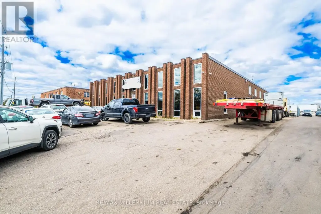 5435 Maingate Drive, Mississauga (Northeast)