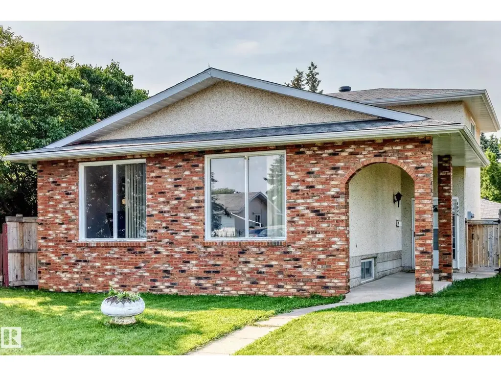 1928 68 St Nw, Edmonton