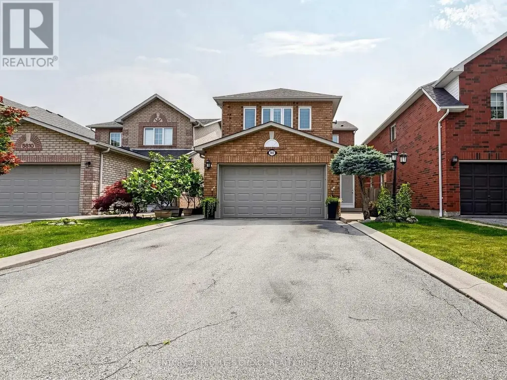 5812 Sidmouth Street, Mississauga (East Credit)