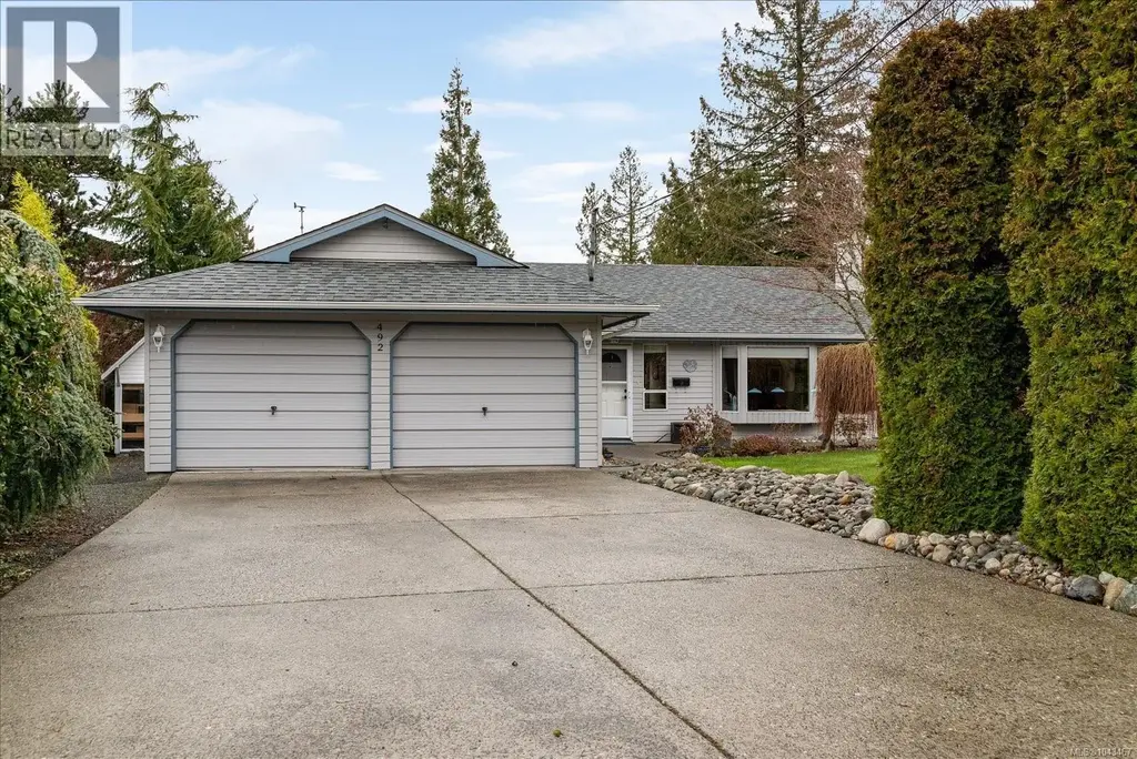 492 Aquila Pl, Parksville