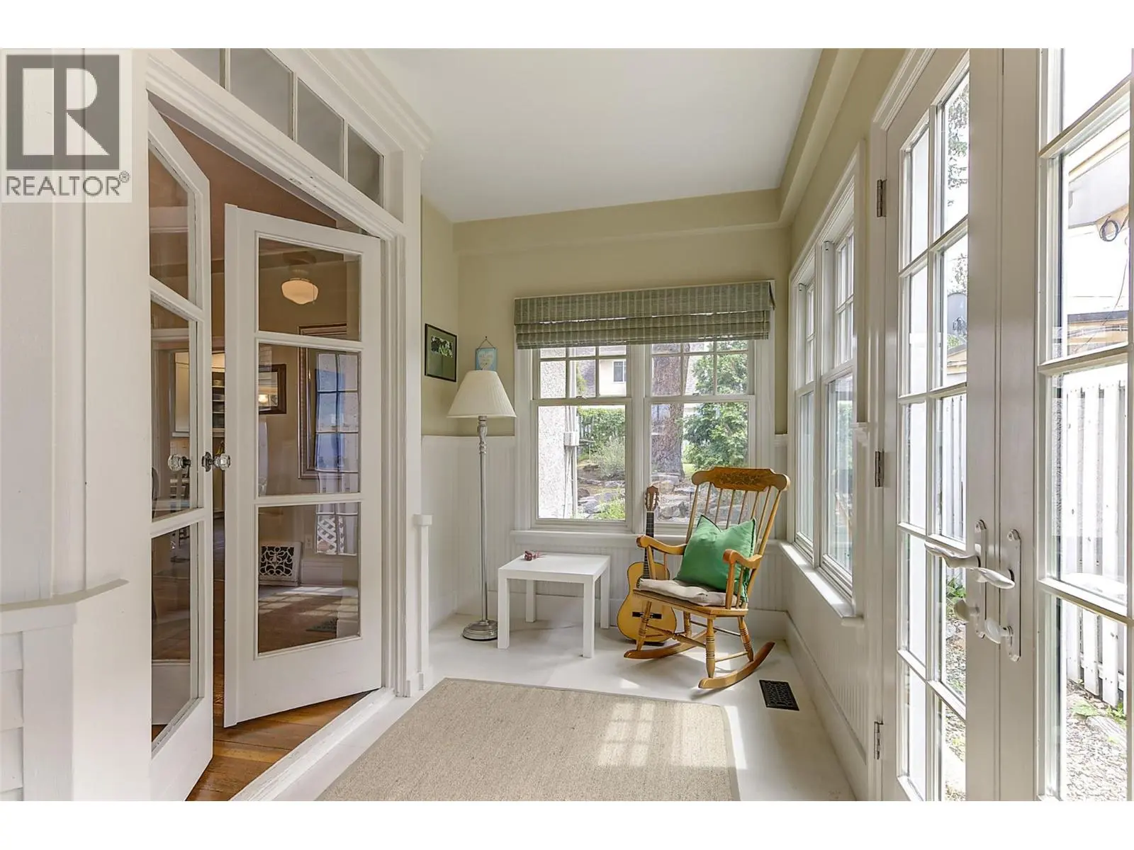 1537 Lakeview Street. Kelowna, British Columbia