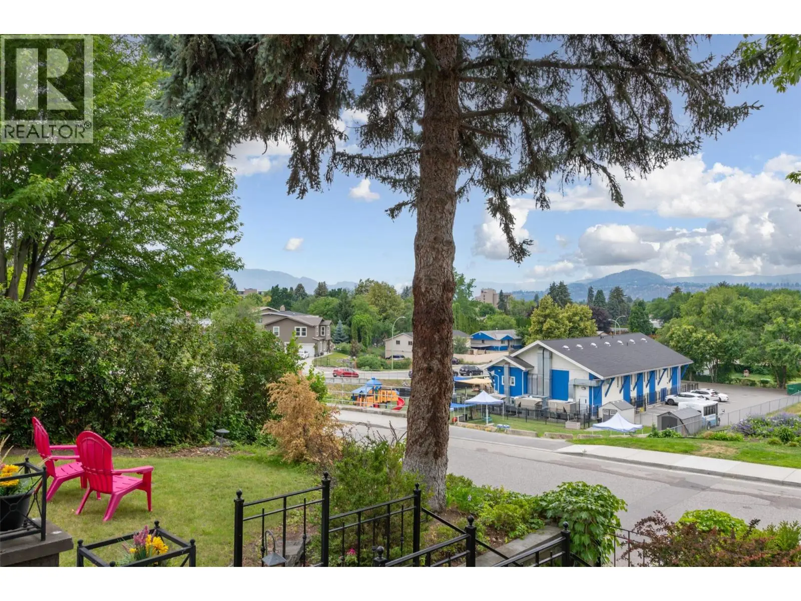 1537 Lakeview Street. Kelowna, British Columbia