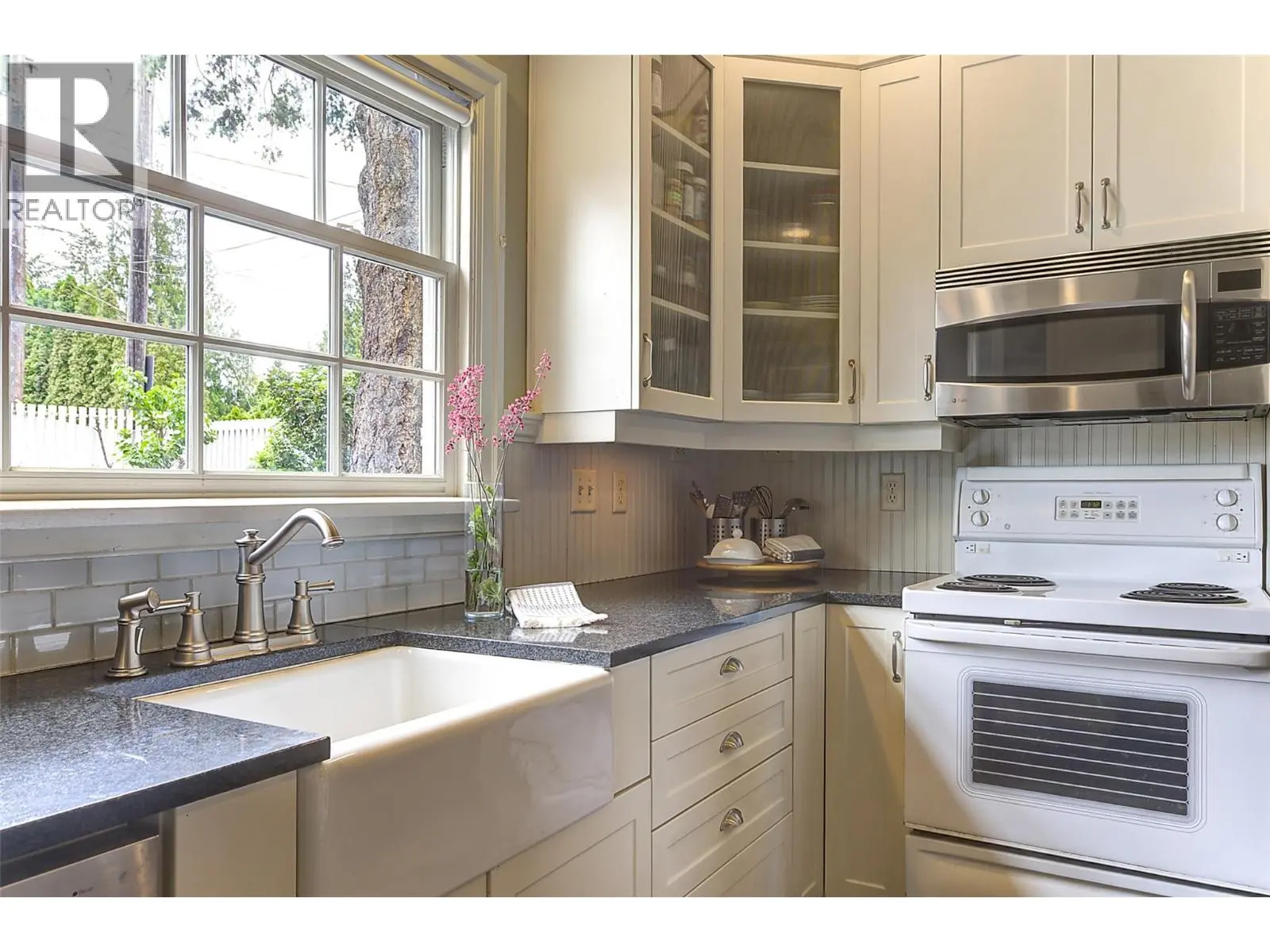 1537 Lakeview Street. Kelowna, British Columbia