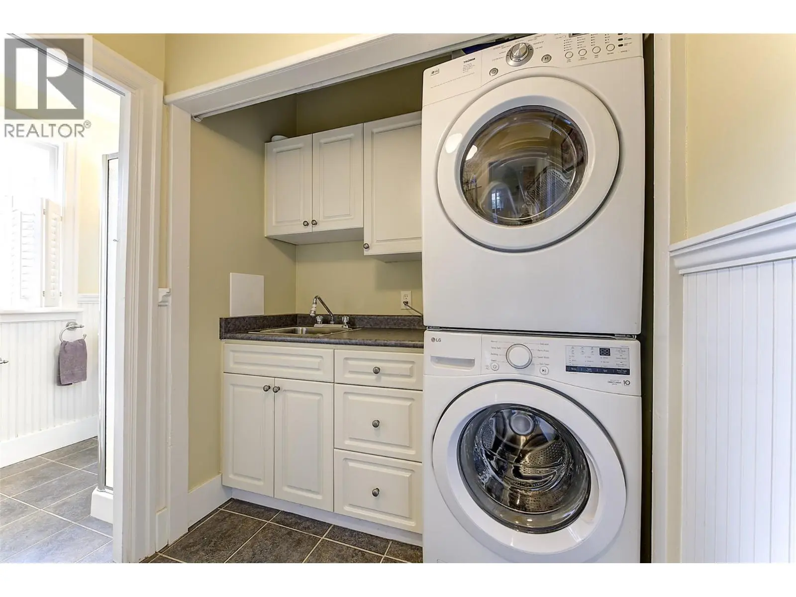 1537 Lakeview Street. Kelowna, British Columbia