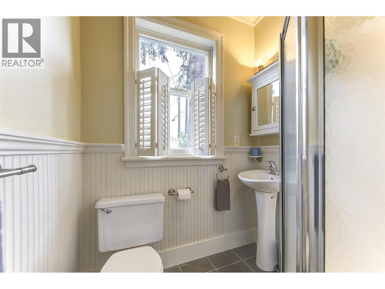 1537 Lakeview Street. Kelowna, British Columbia
