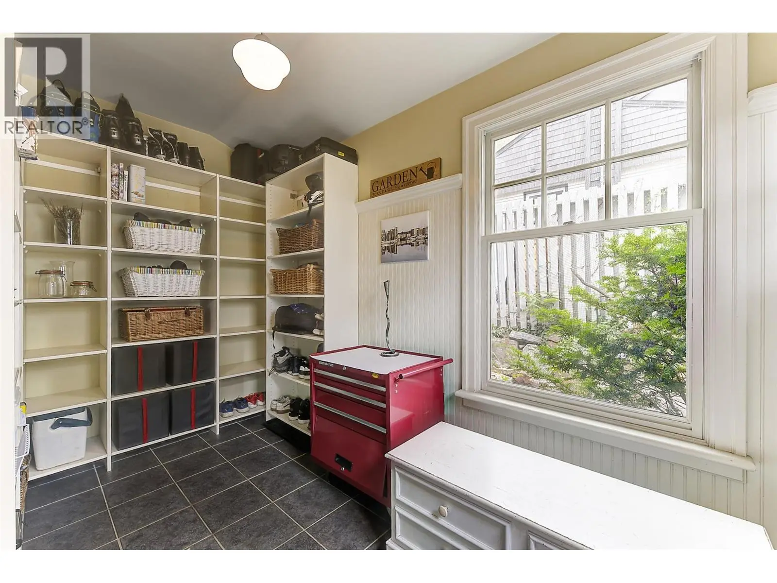 1537 Lakeview Street. Kelowna, British Columbia