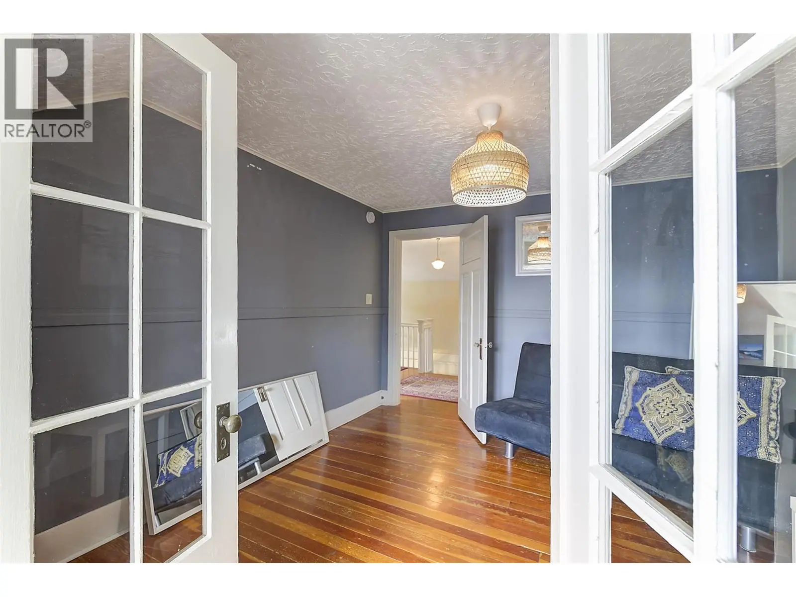 1537 Lakeview Street. Kelowna, British Columbia