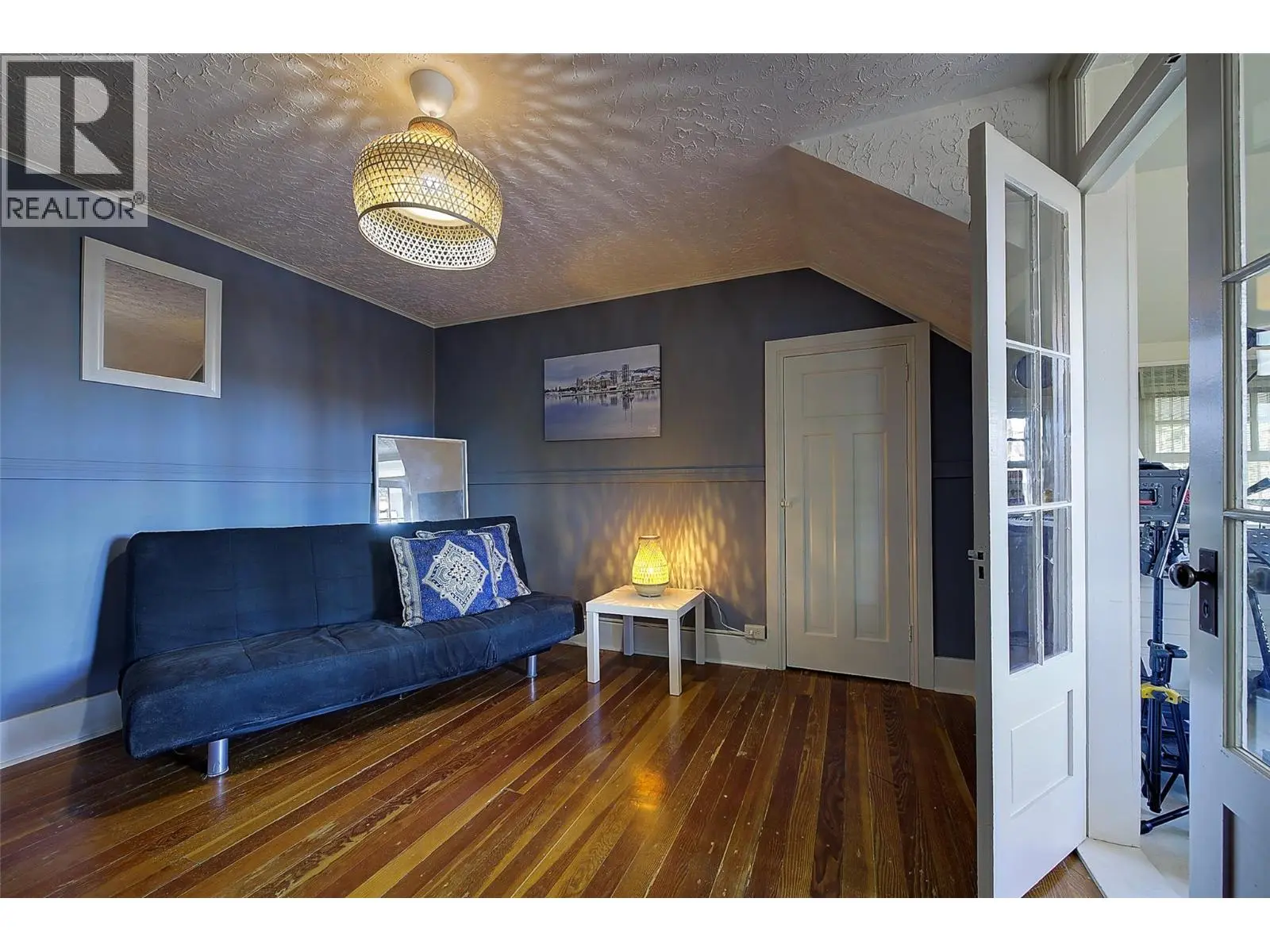 1537 Lakeview Street. Kelowna, British Columbia