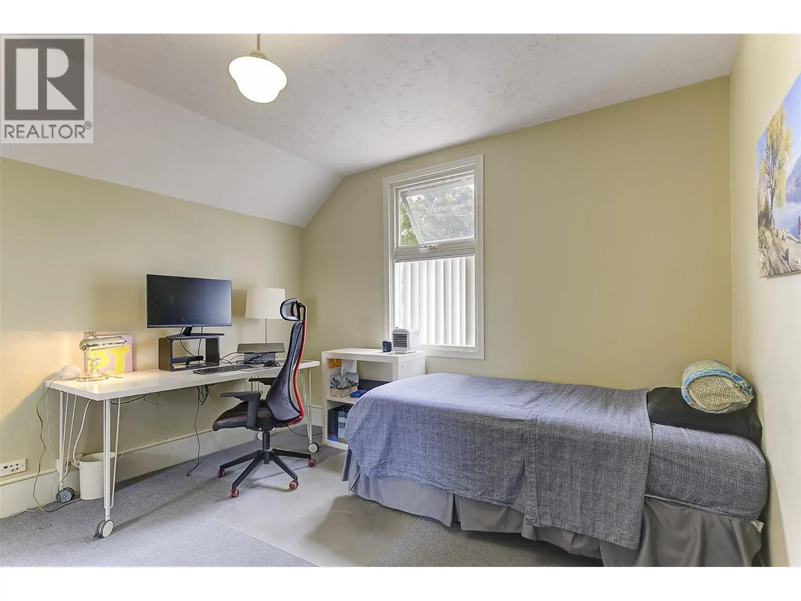 1537 Lakeview Street. Kelowna, British Columbia