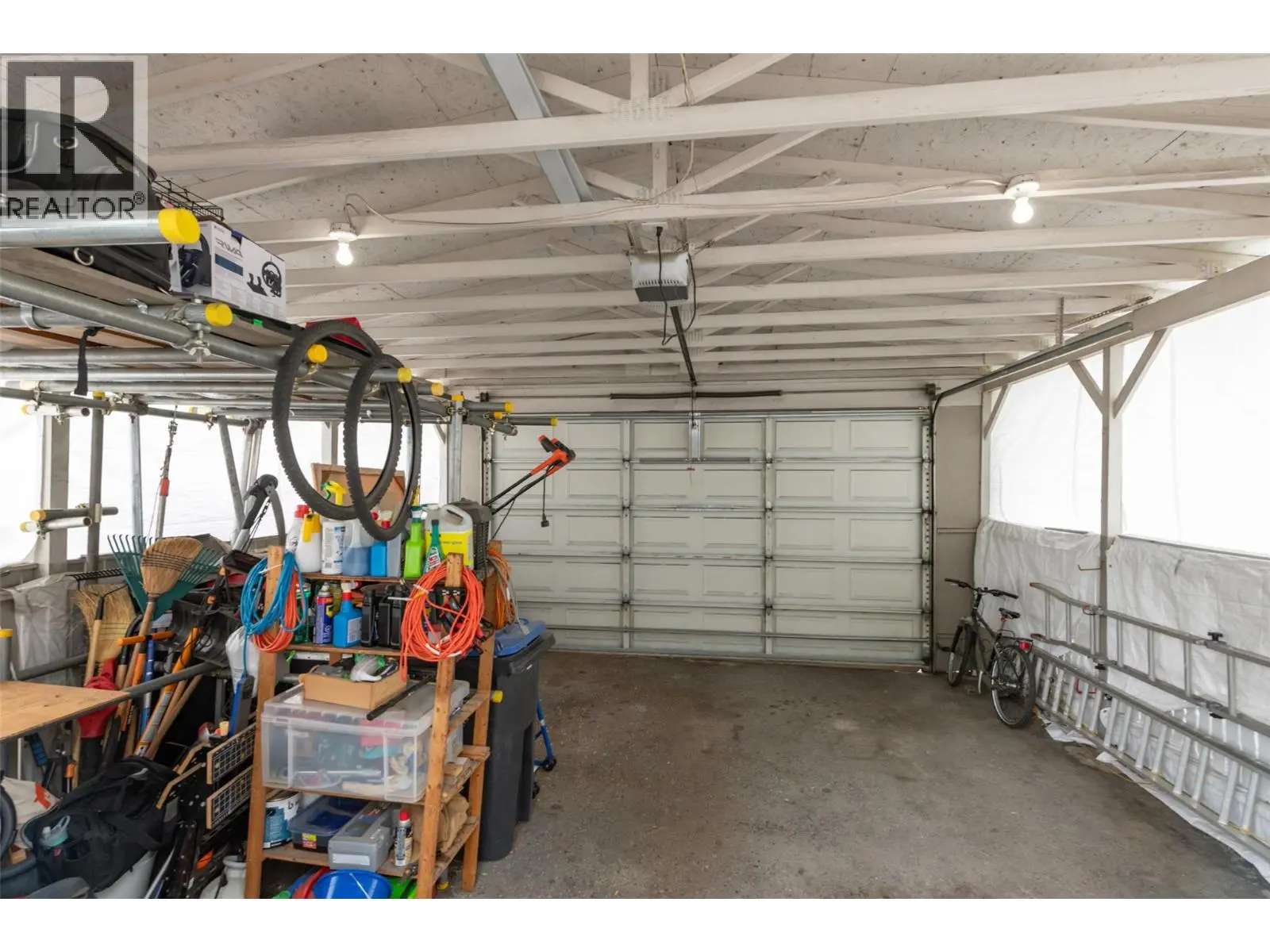 1537 Lakeview Street. Kelowna, British Columbia