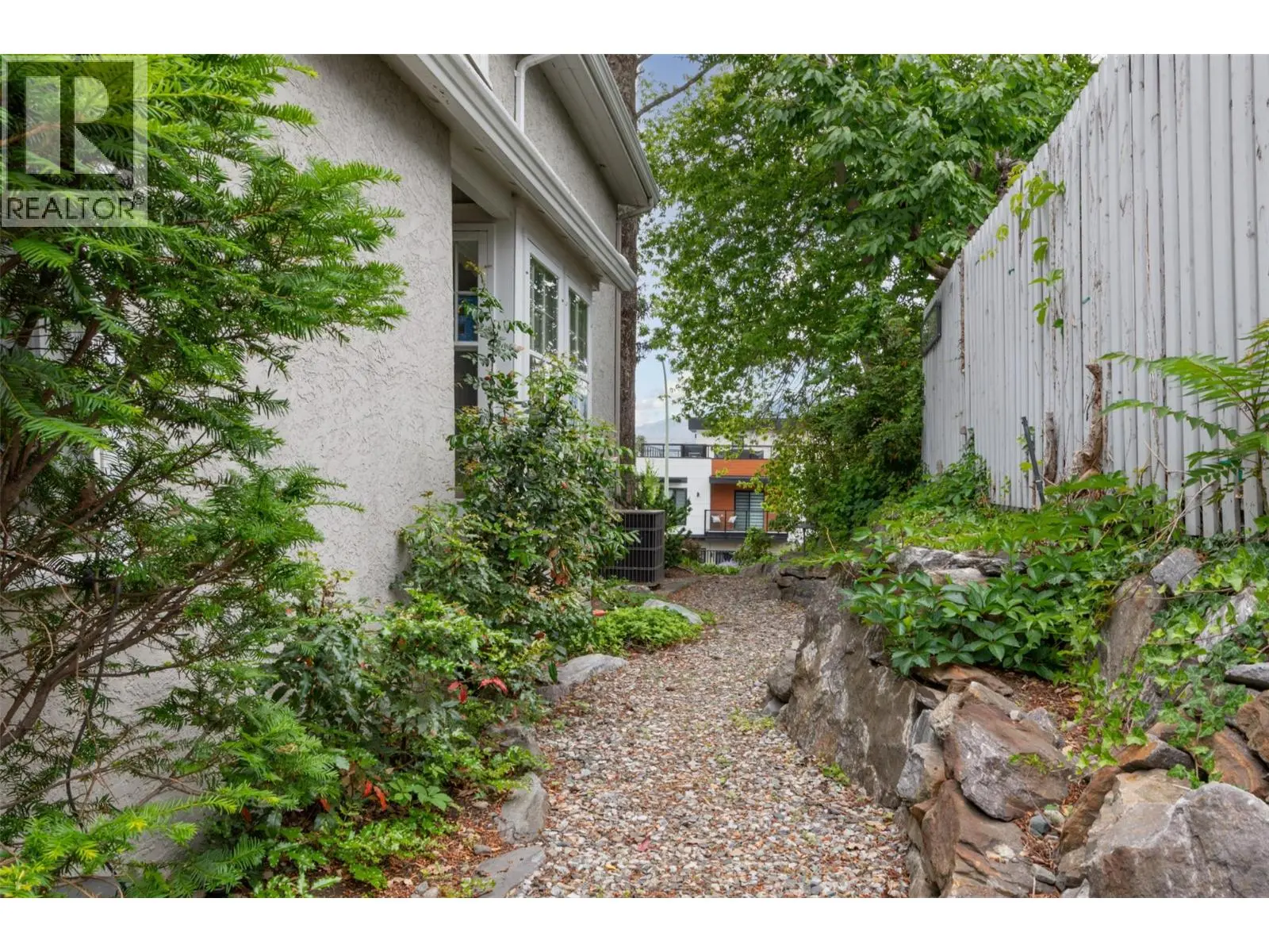 1537 Lakeview Street. Kelowna, British Columbia