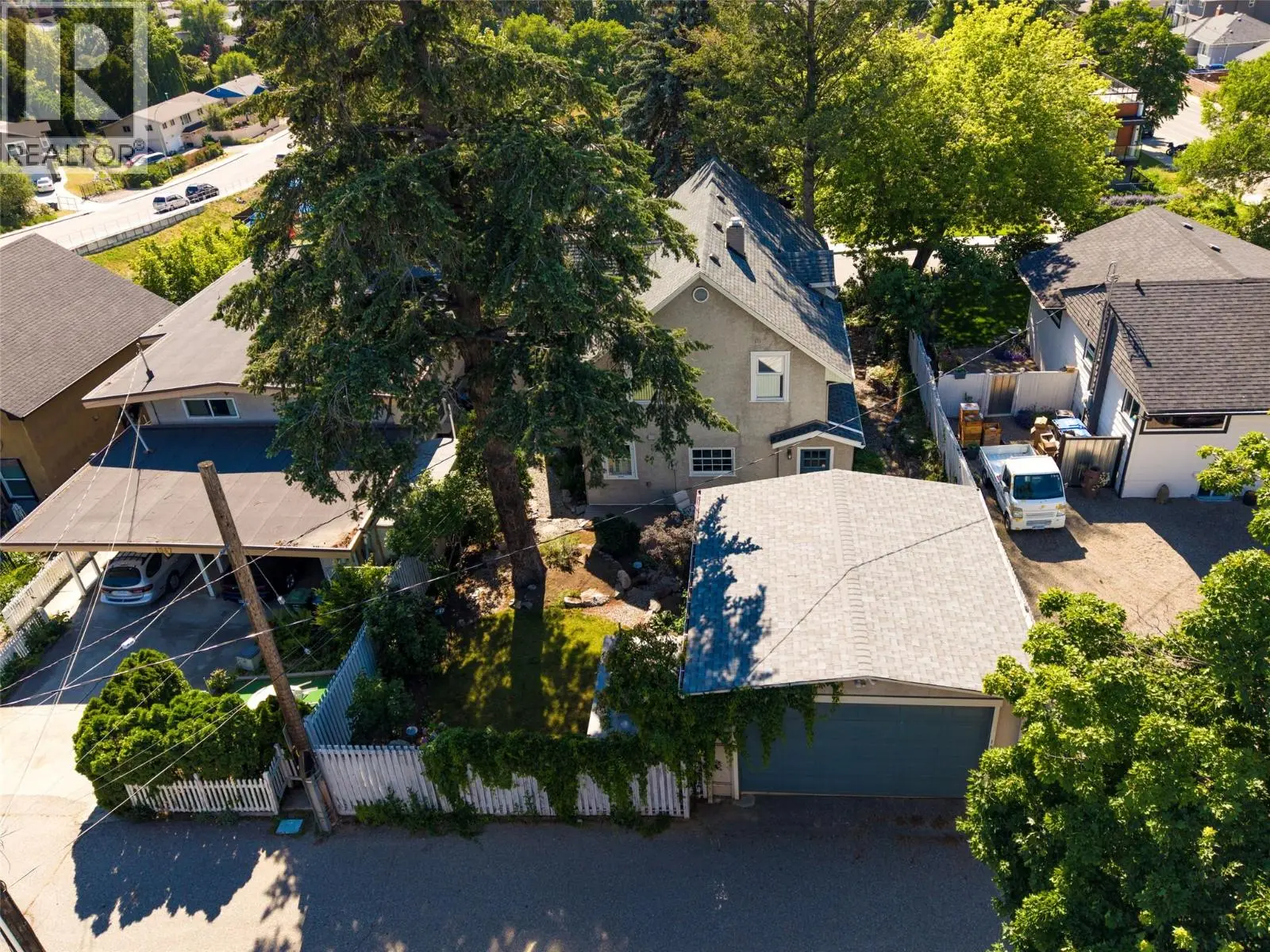 1537 Lakeview Street. Kelowna, British Columbia
