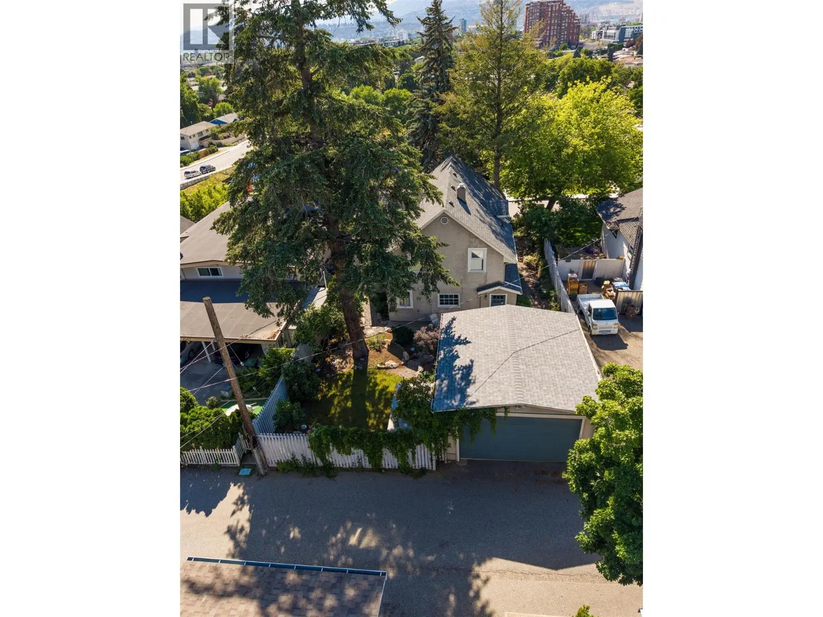 1537 Lakeview Street. Kelowna, British Columbia