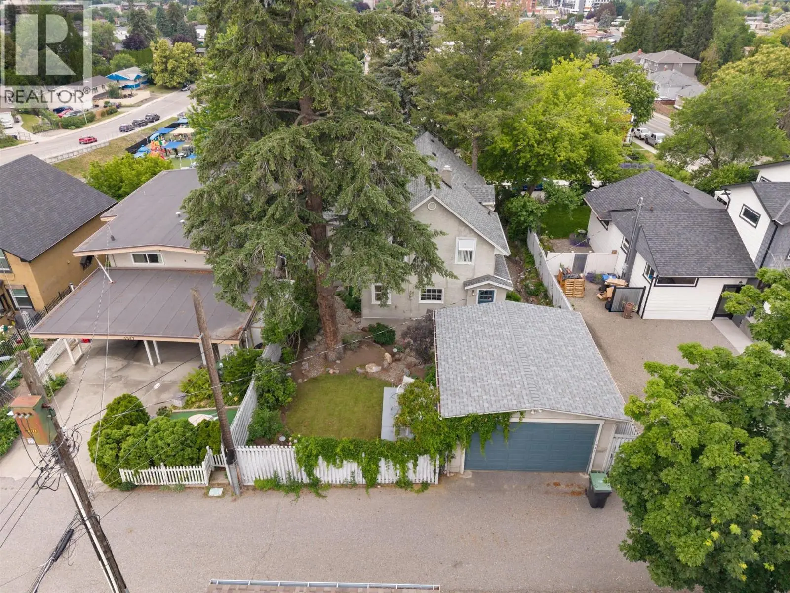 1537 Lakeview Street. Kelowna, British Columbia