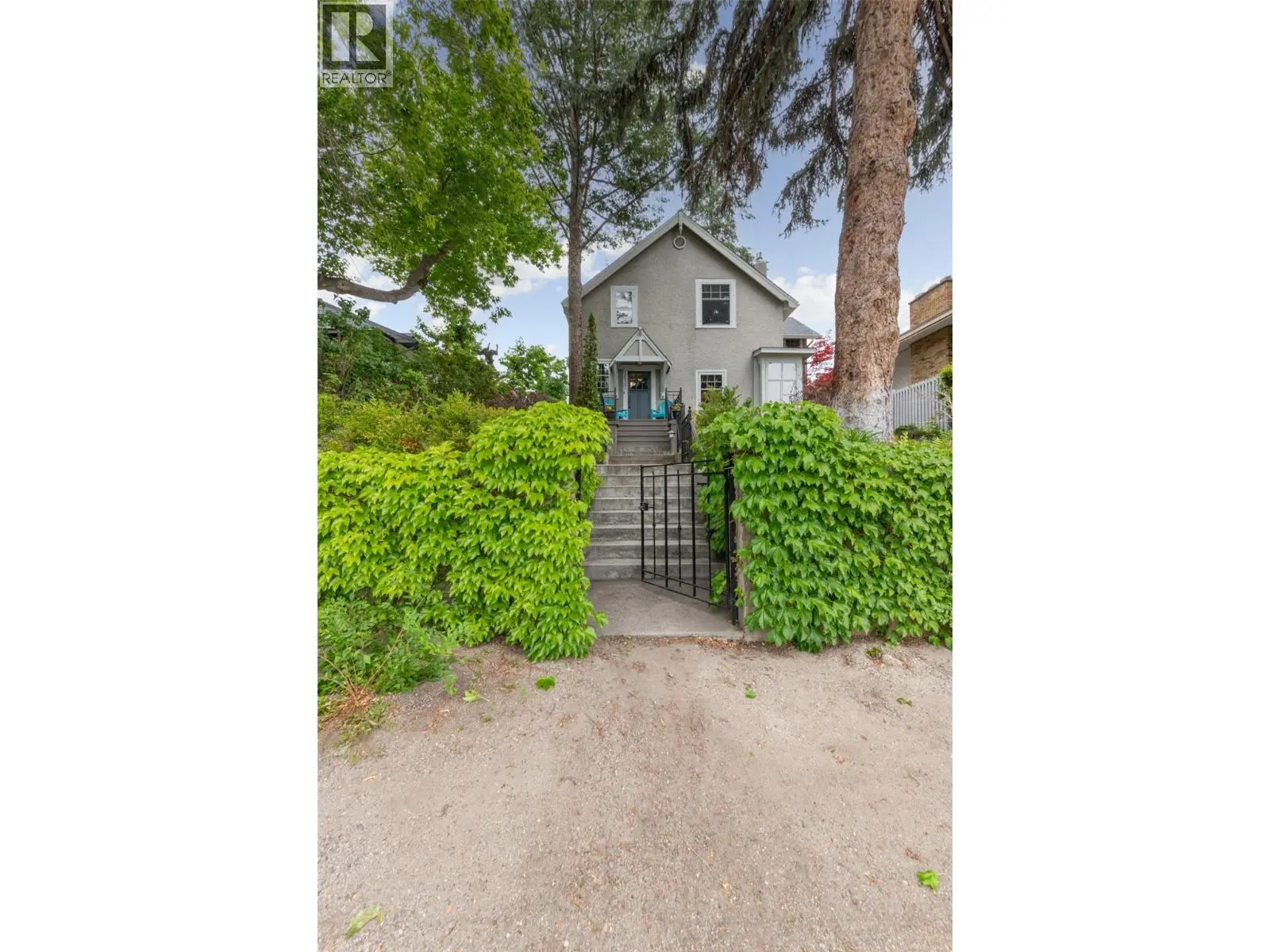 1537 Lakeview Street. Kelowna, British Columbia