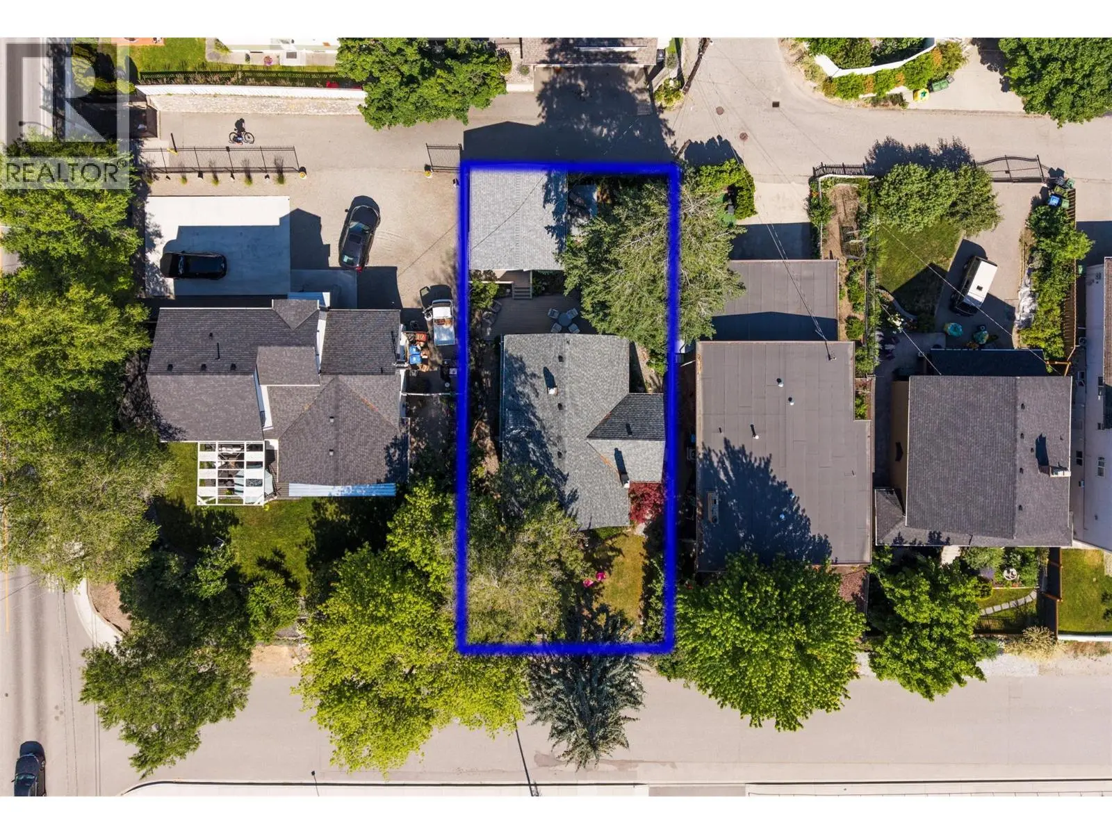 1537 Lakeview Street. Kelowna, British Columbia