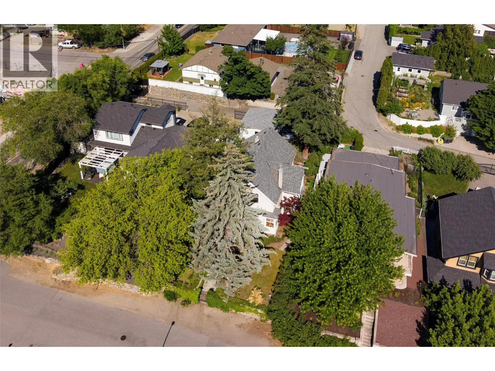 1537 Lakeview Street. Kelowna, British Columbia