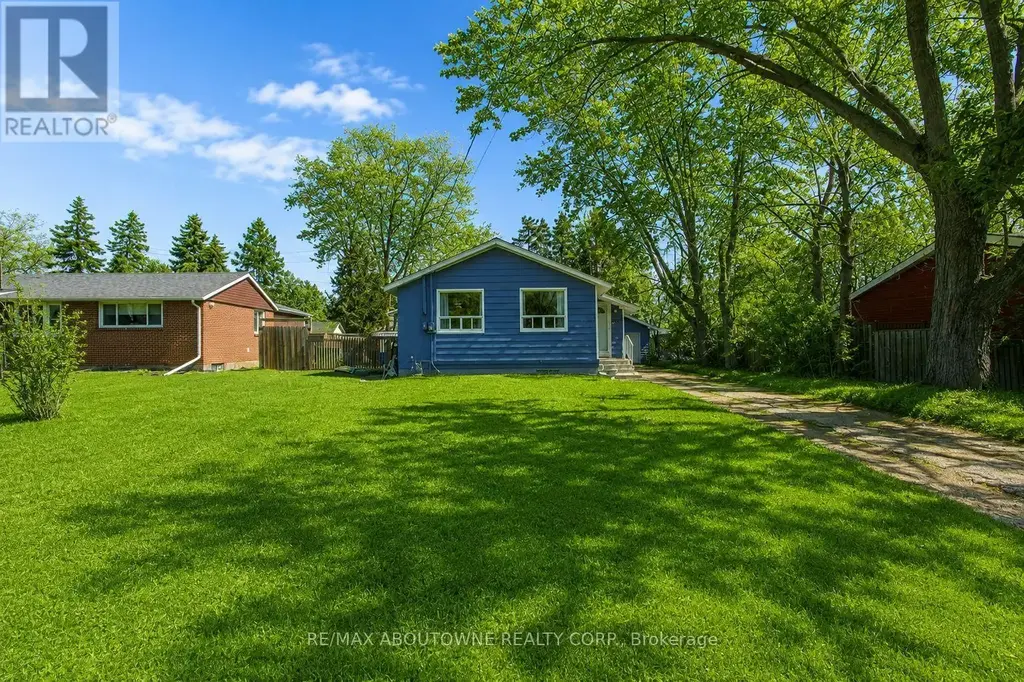 114 Ringwood Road, Oakville (CP College Park)