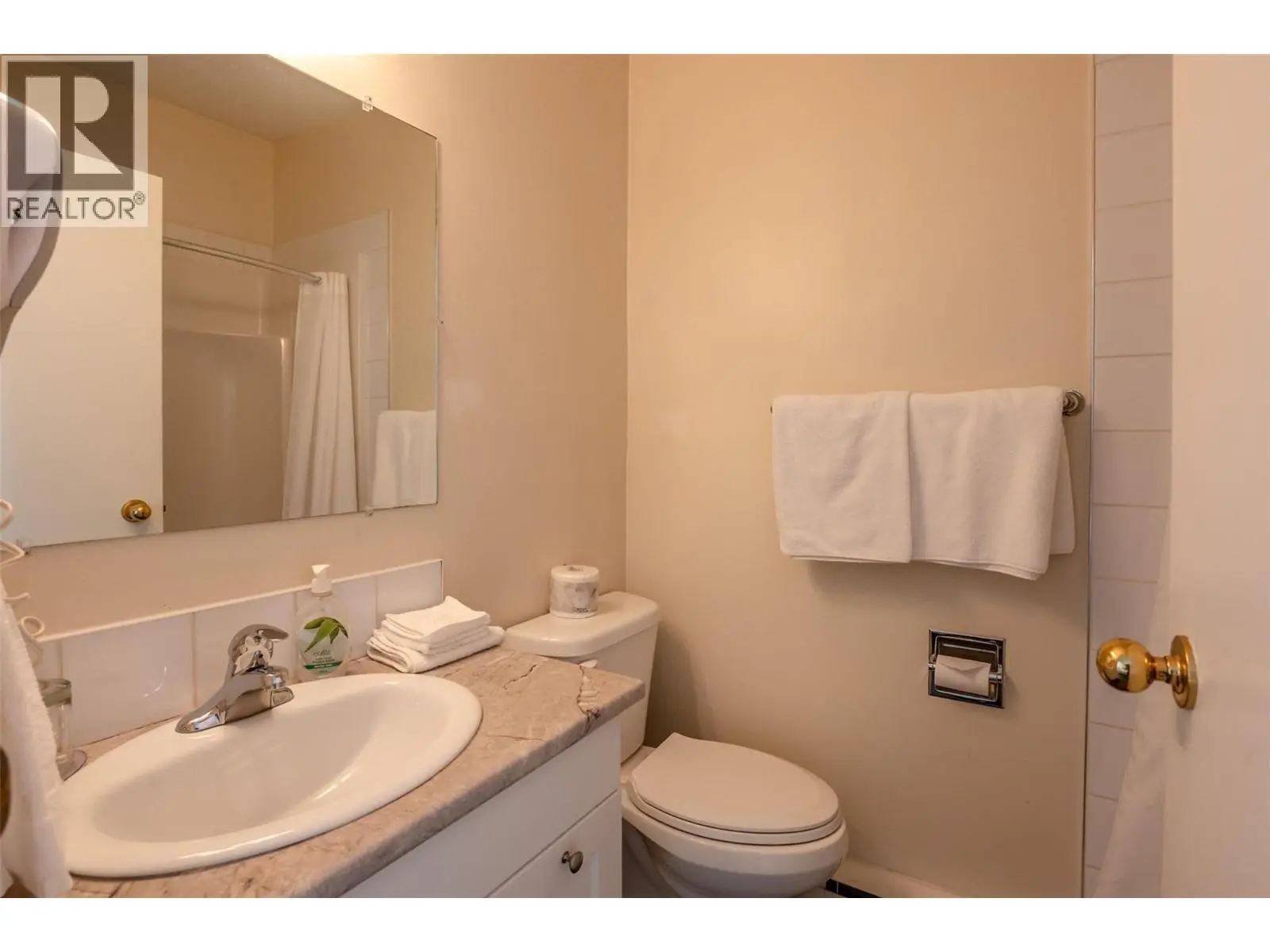 6203 Willow Avenue. Summerland, British Columbia