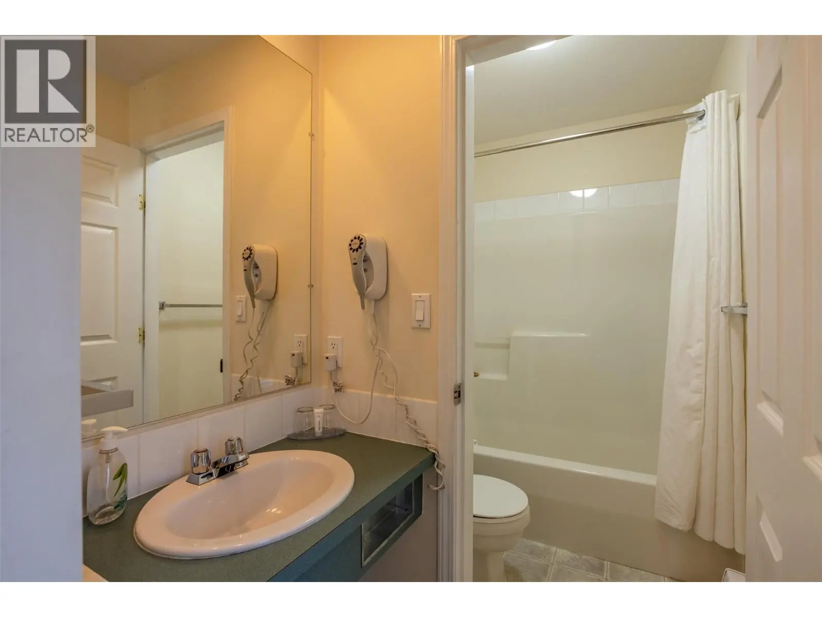 6203 Willow Avenue. Summerland, British Columbia