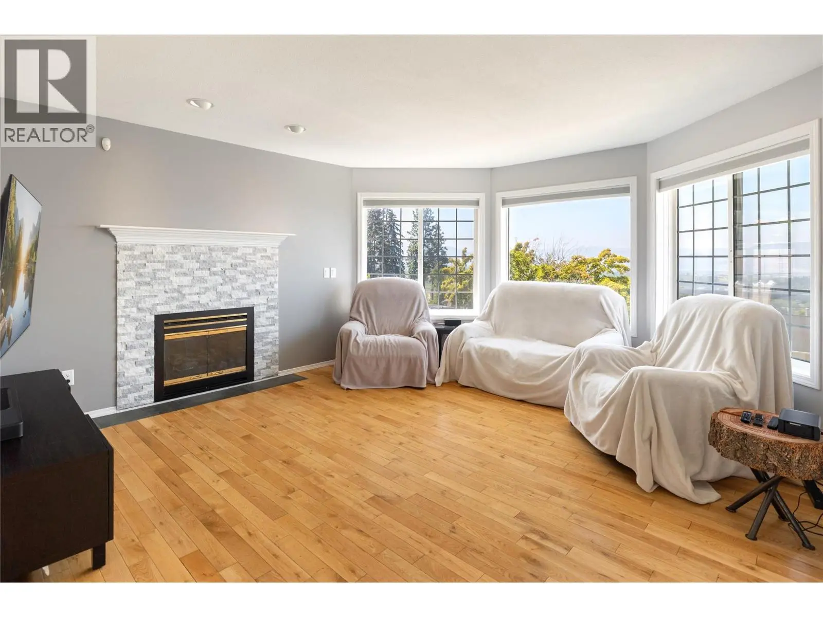 877 Toovey Road. Kelowna, British Columbia