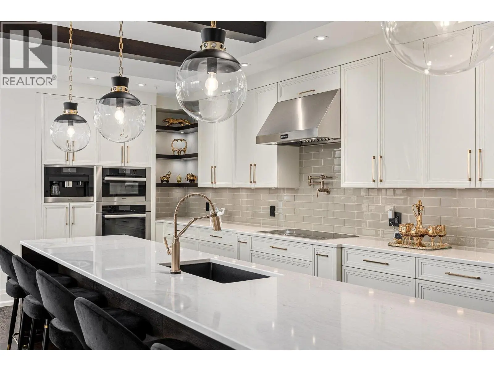 460 Groves Avenue Unit# 602. Kelowna, British Columbia