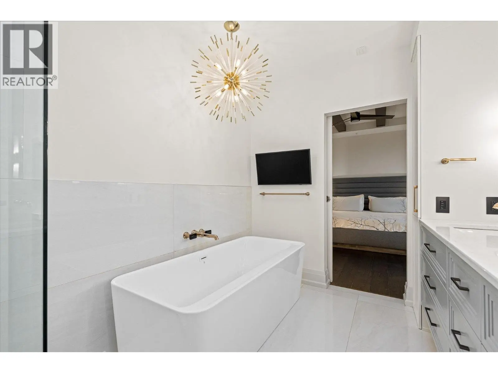 460 Groves Avenue Unit# 602. Kelowna, British Columbia