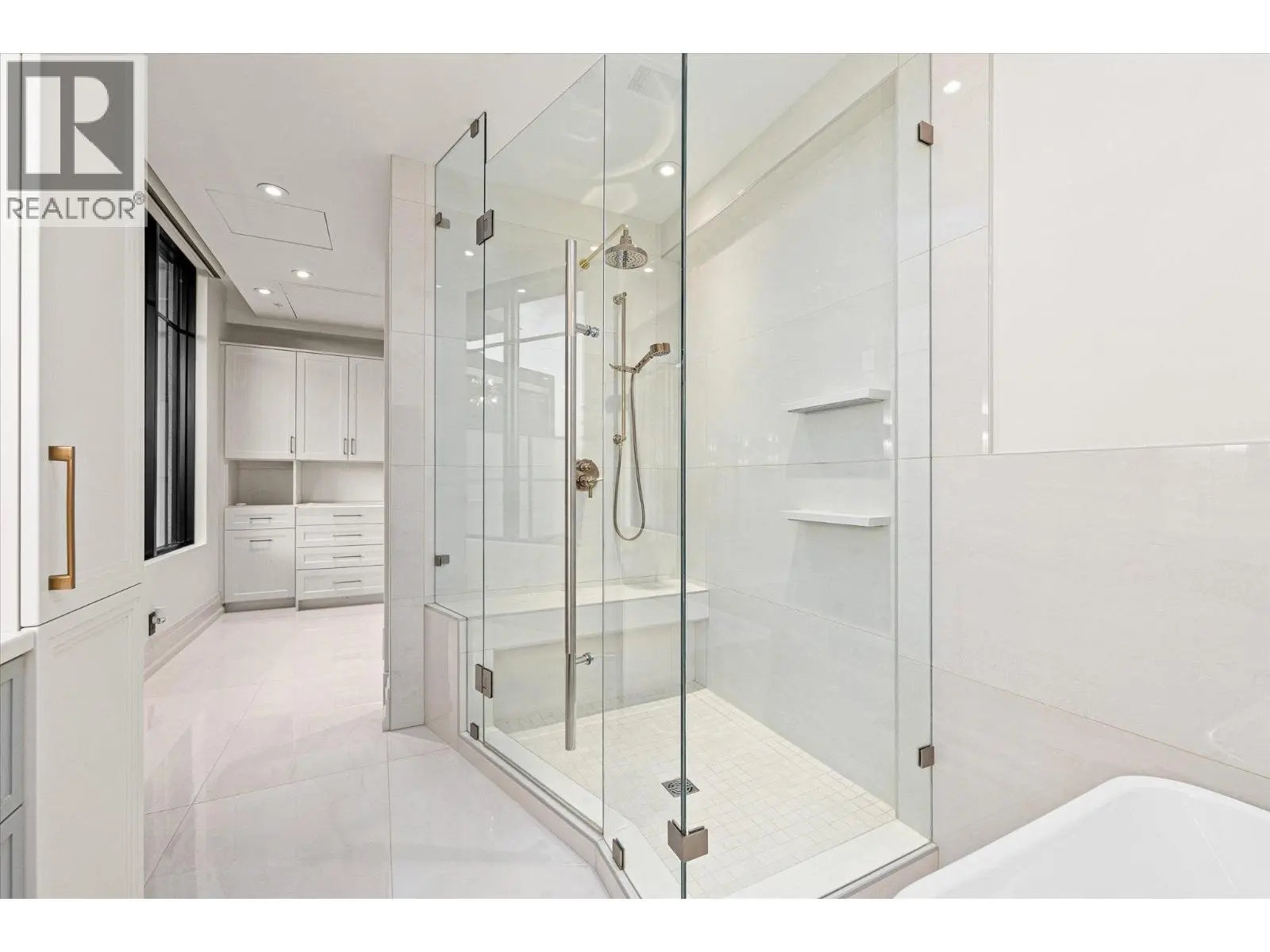460 Groves Avenue Unit# 602. Kelowna, British Columbia