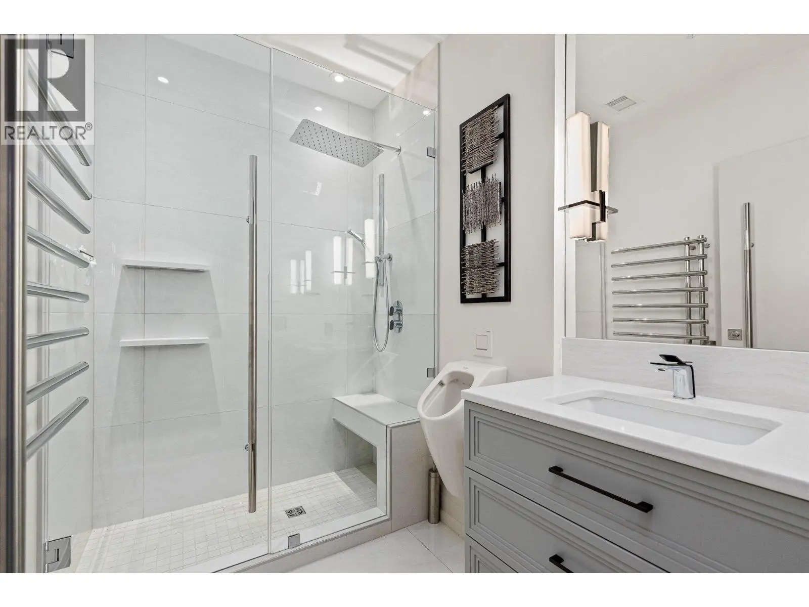 460 Groves Avenue Unit# 602. Kelowna, British Columbia