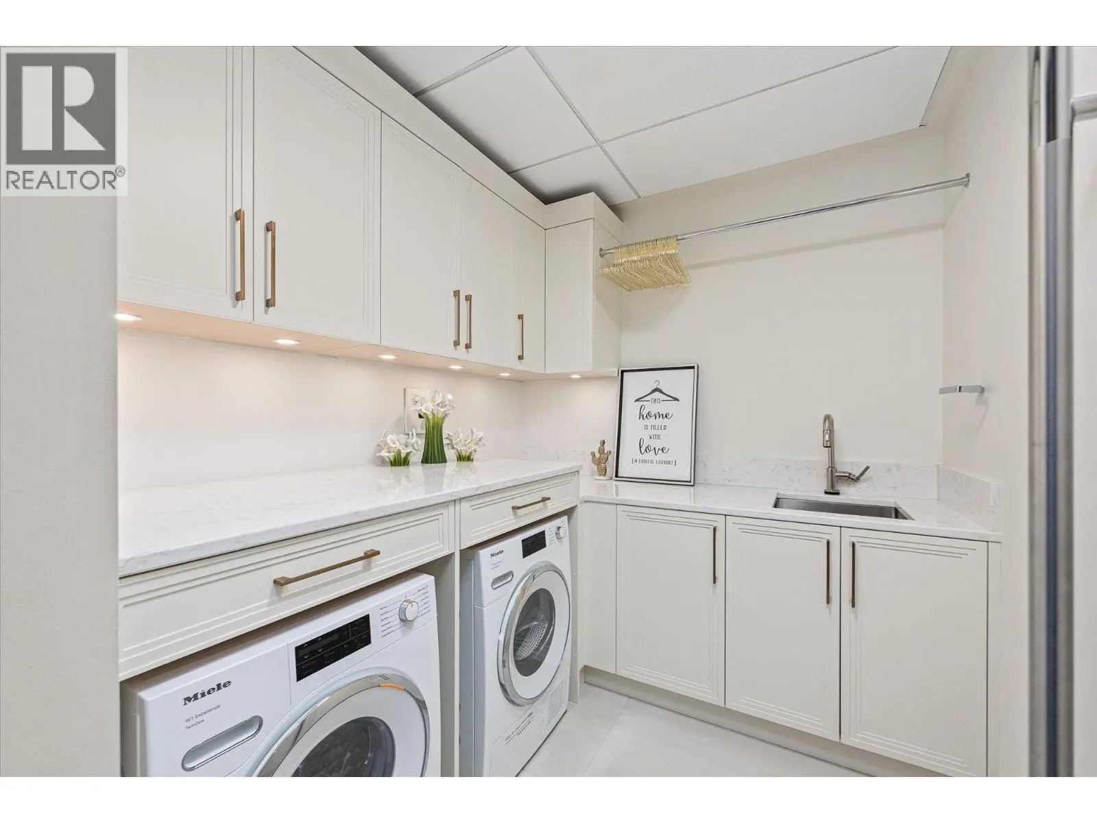 460 Groves Avenue Unit# 602. Kelowna, British Columbia
