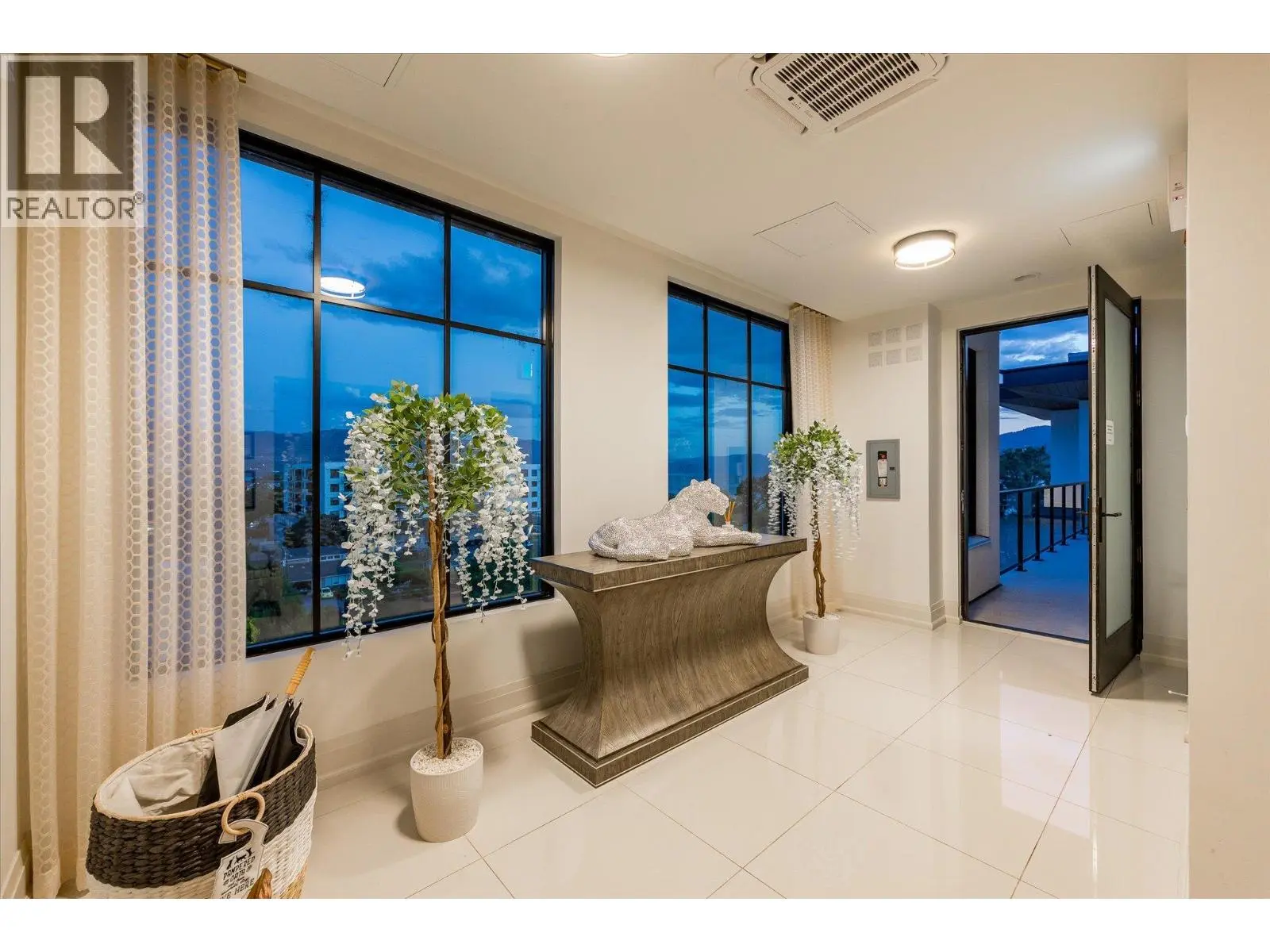 460 Groves Avenue Unit# 602. Kelowna, British Columbia