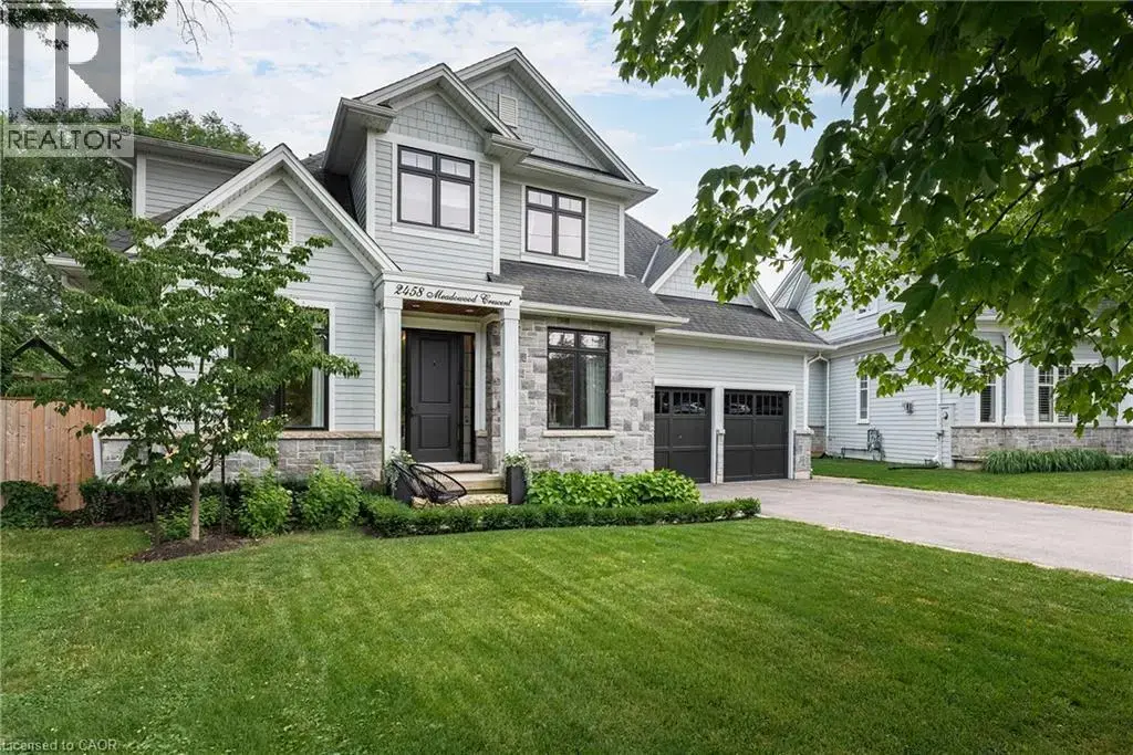 2458 Meadowood Crescent, Oakville