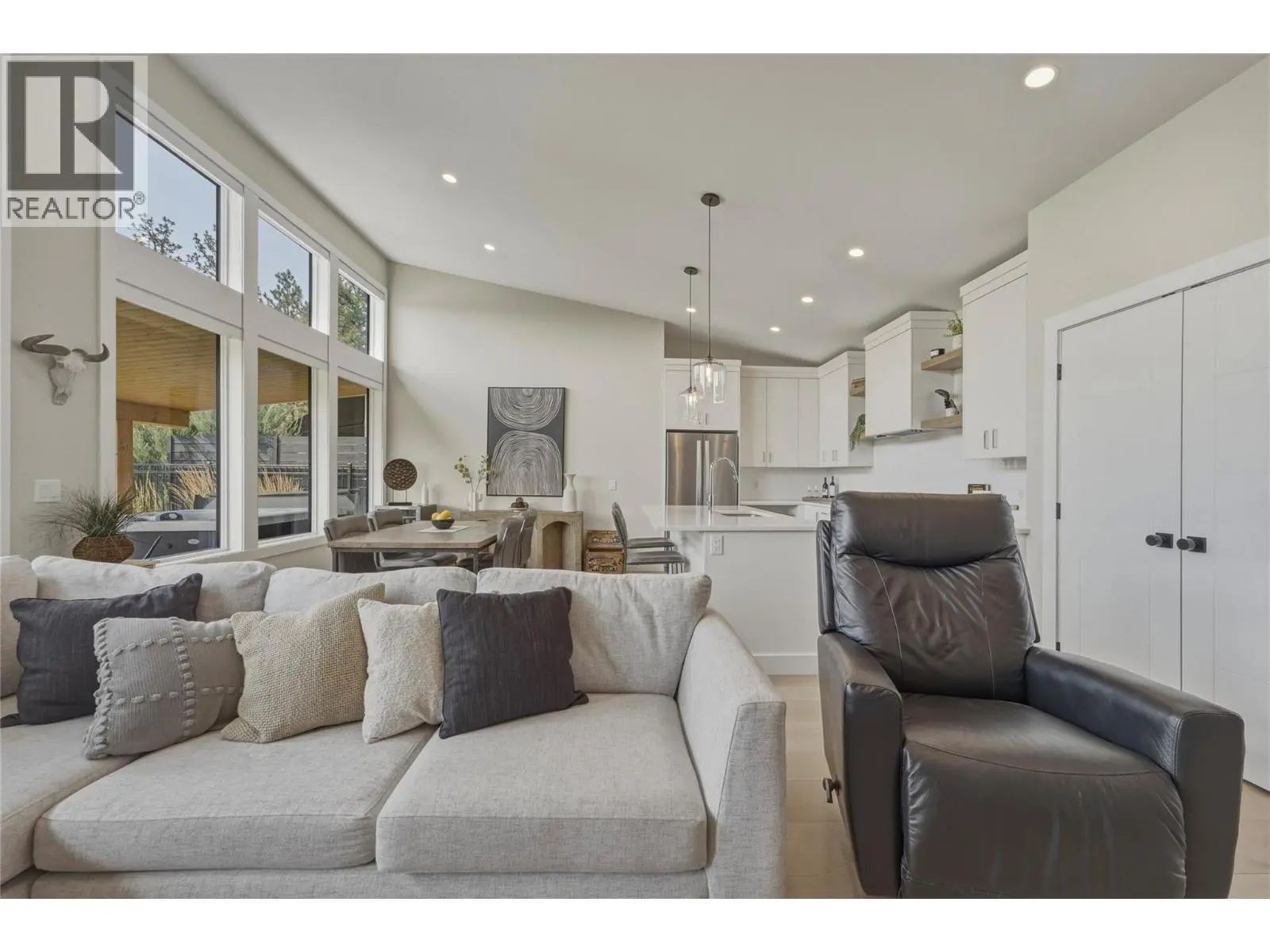 10282 Long Road. Lake Country, British Columbia