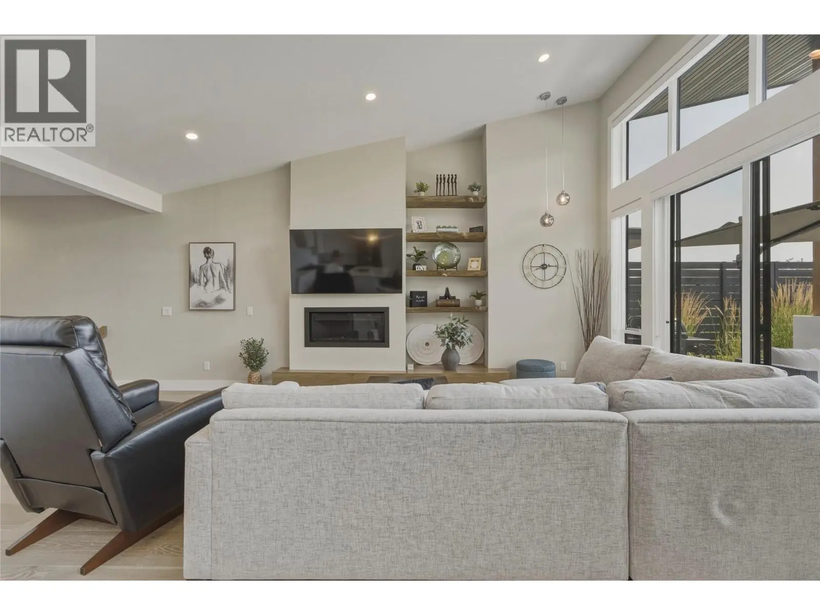 10282 Long Road. Lake Country, British Columbia