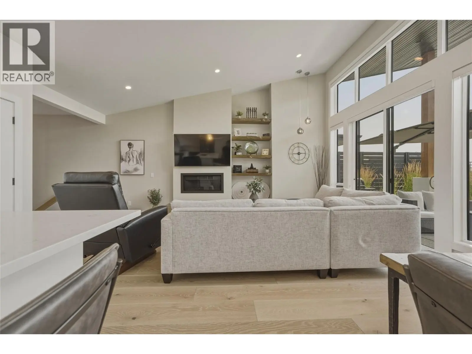 10282 Long Road. Lake Country, British Columbia