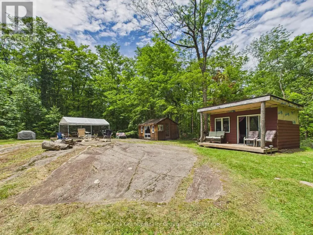 000 South Lake Road, Minden Hills (Snowdon)