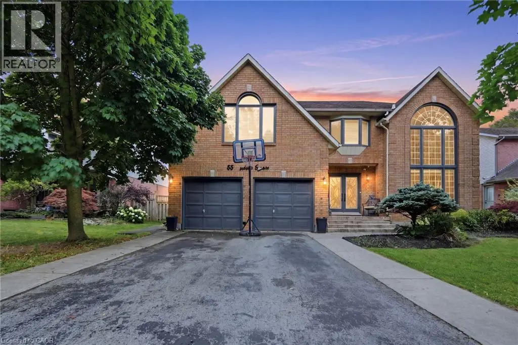 55 Woodside Square, Pelham
