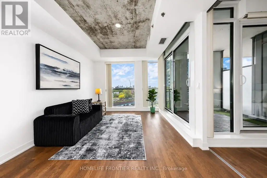717 - 20 Minowan Miikan Lane, Toronto (Little Portugal)