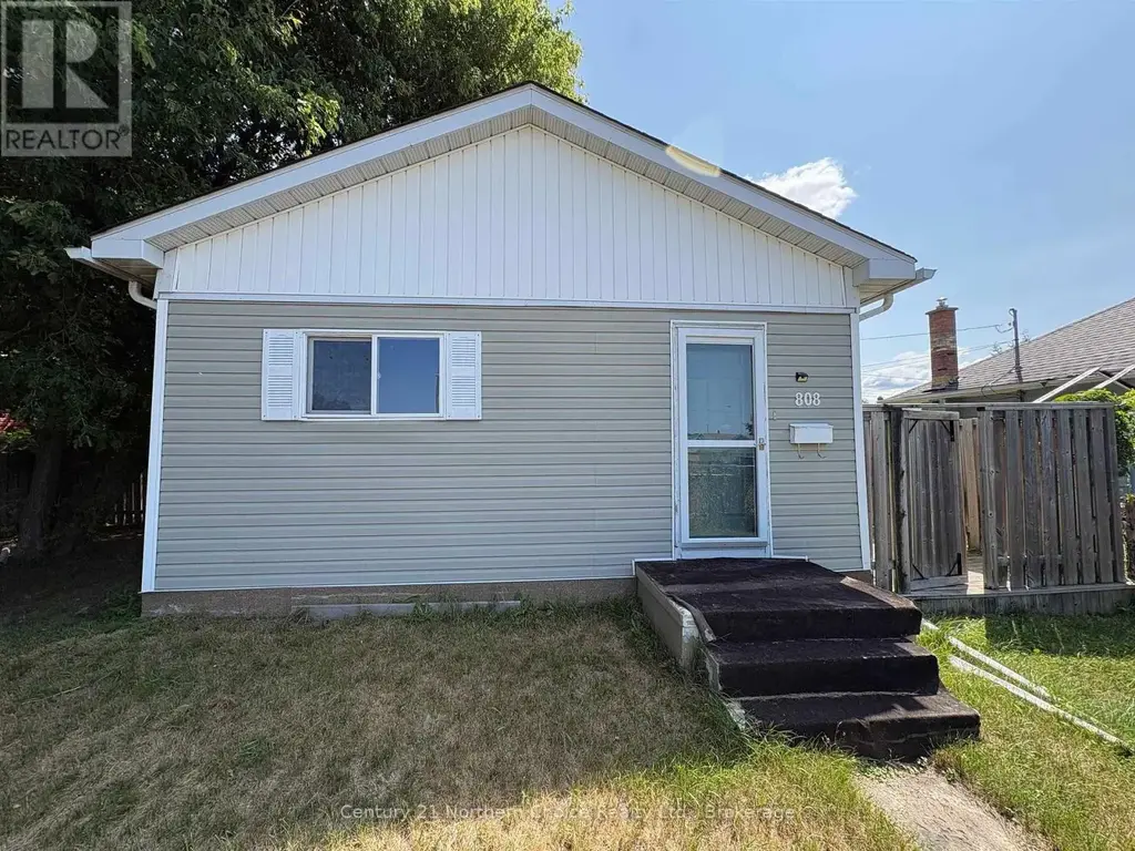 808 Portage Avenue, Fort Frances