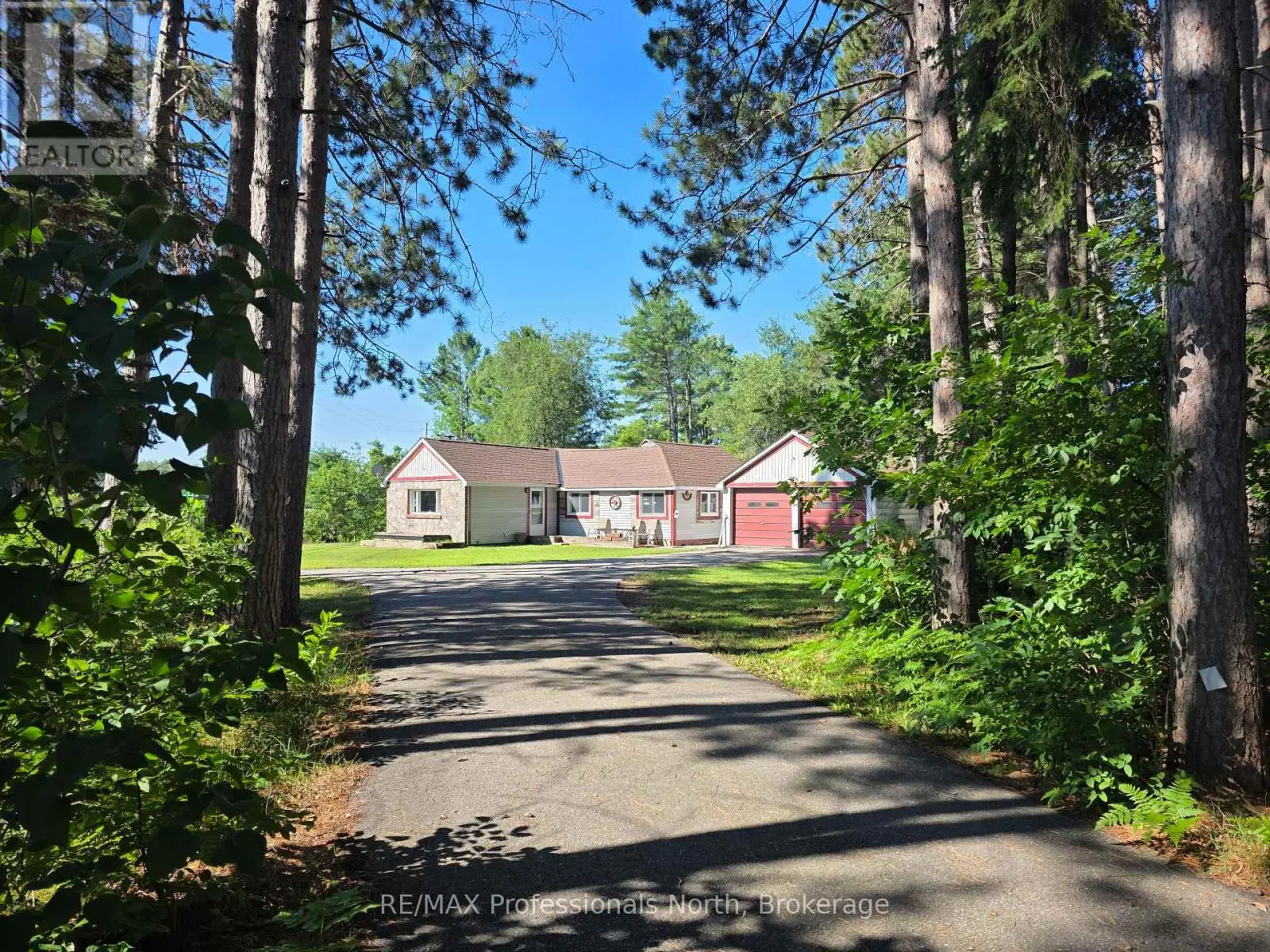 1007 West Road, Minden Hills (Minden)
