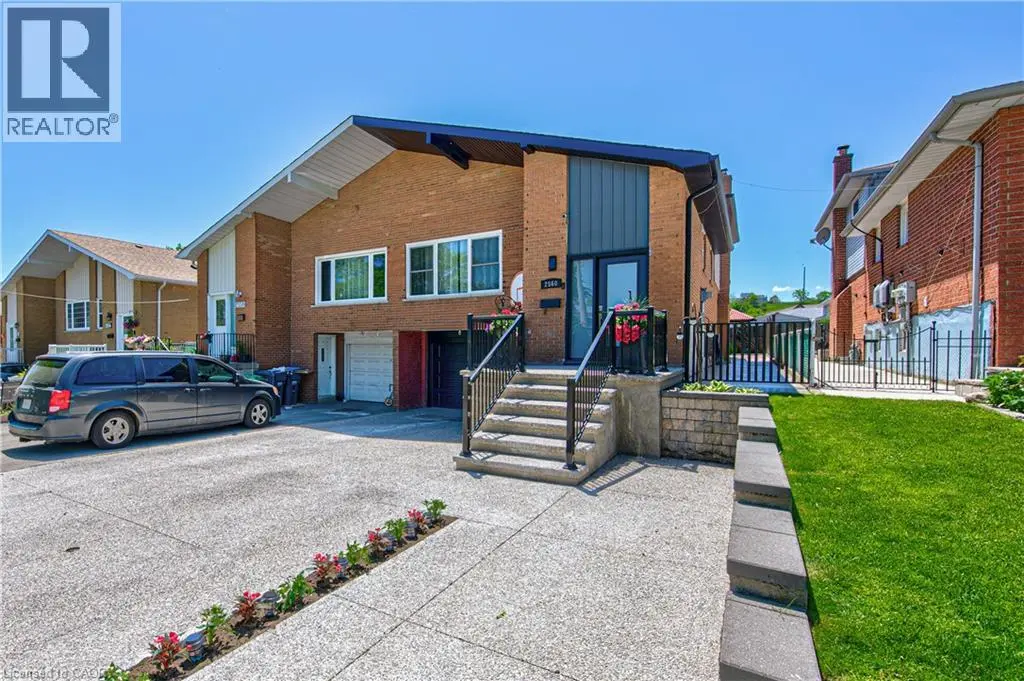 2560 Palisander Avenue, Mississauga