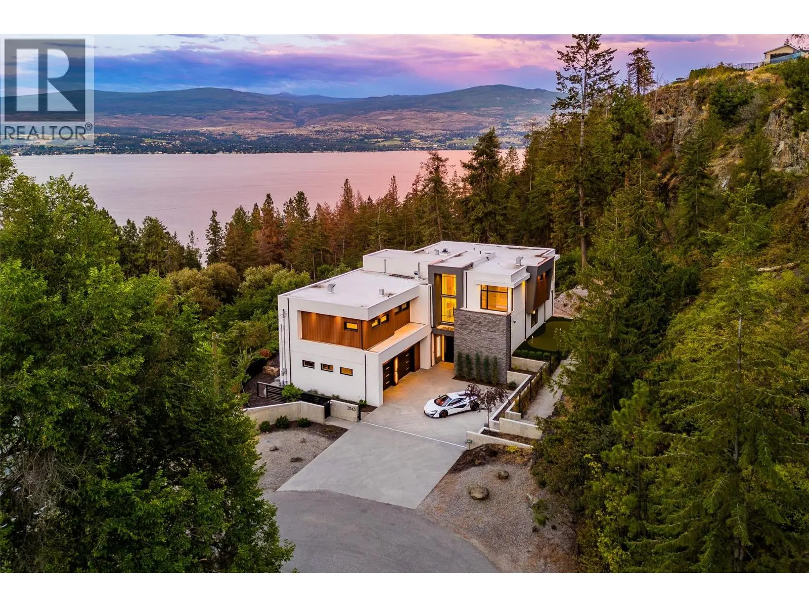 2843 Lakeridge Road. West Kelowna, British Columbia